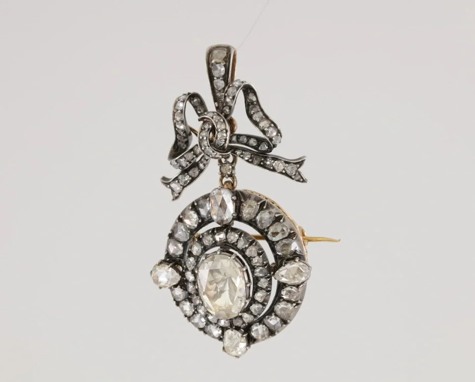 Turntable image 114