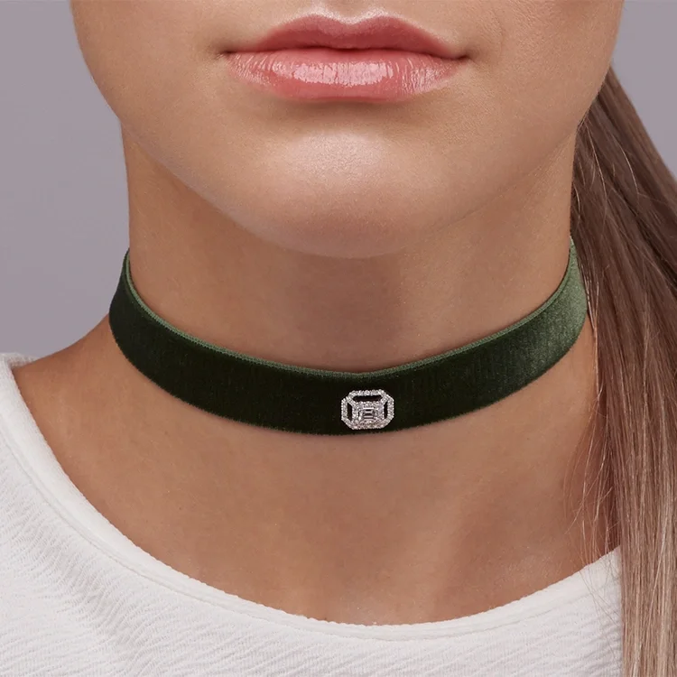 Close up of Eterno Emerald Shaped Diamond Pin Velvet Chocker
