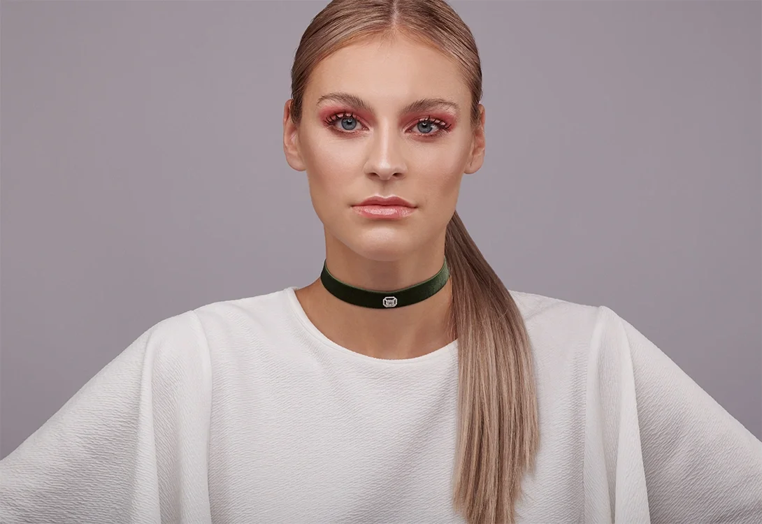 Eterno Emerald Shaped Diamond Pin Velvet Chocker
