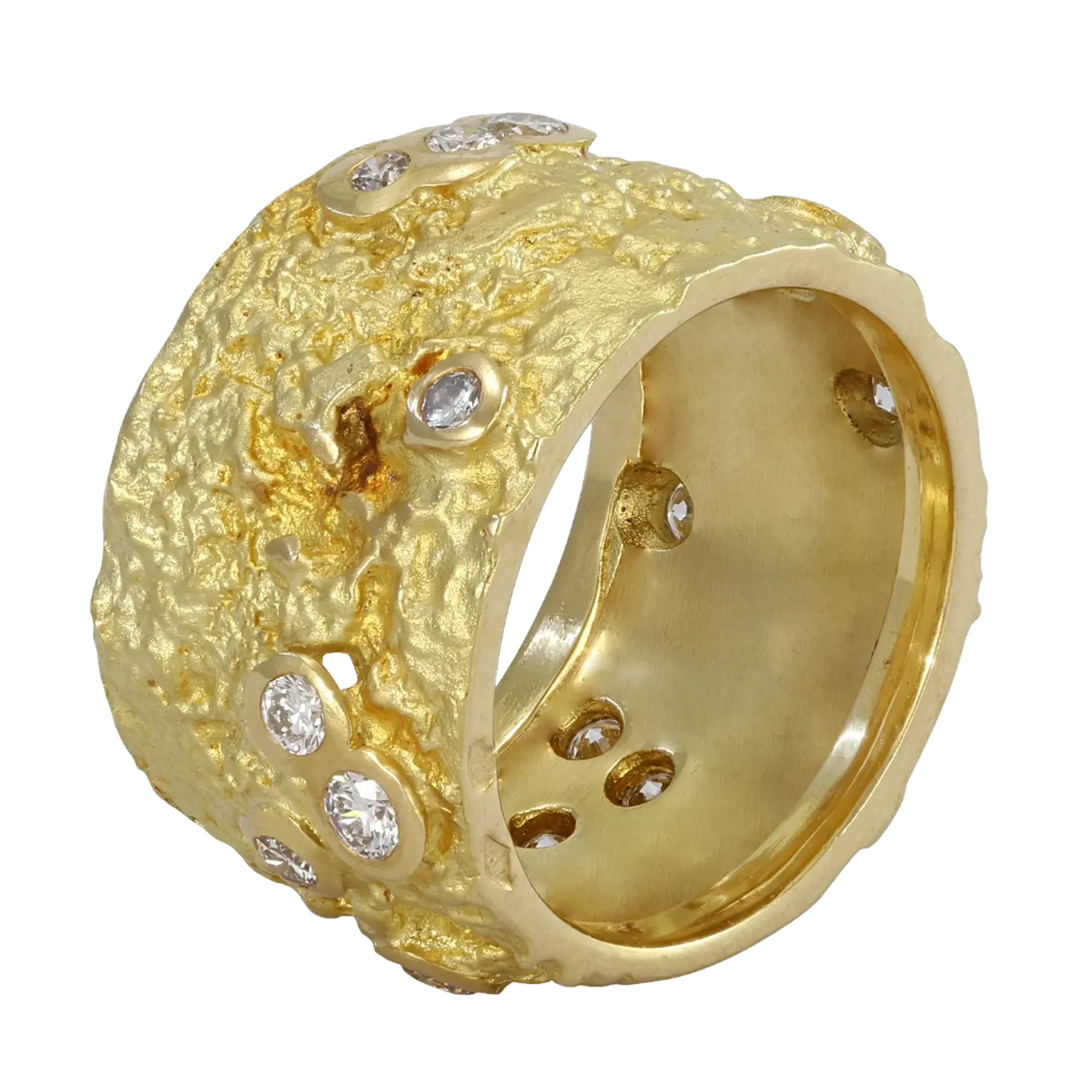 Side Image of the Ténéré Alliance Yellow Gold Ring with Diamonds designed by Thierry Vendôme
