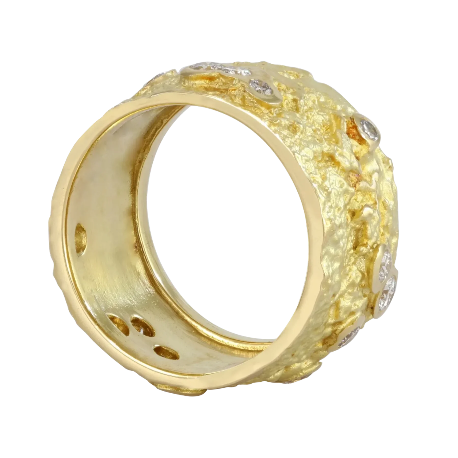 Side Image of the Ténéré Alliance Yellow Gold Ring with Diamonds designed by Thierry Vendôme