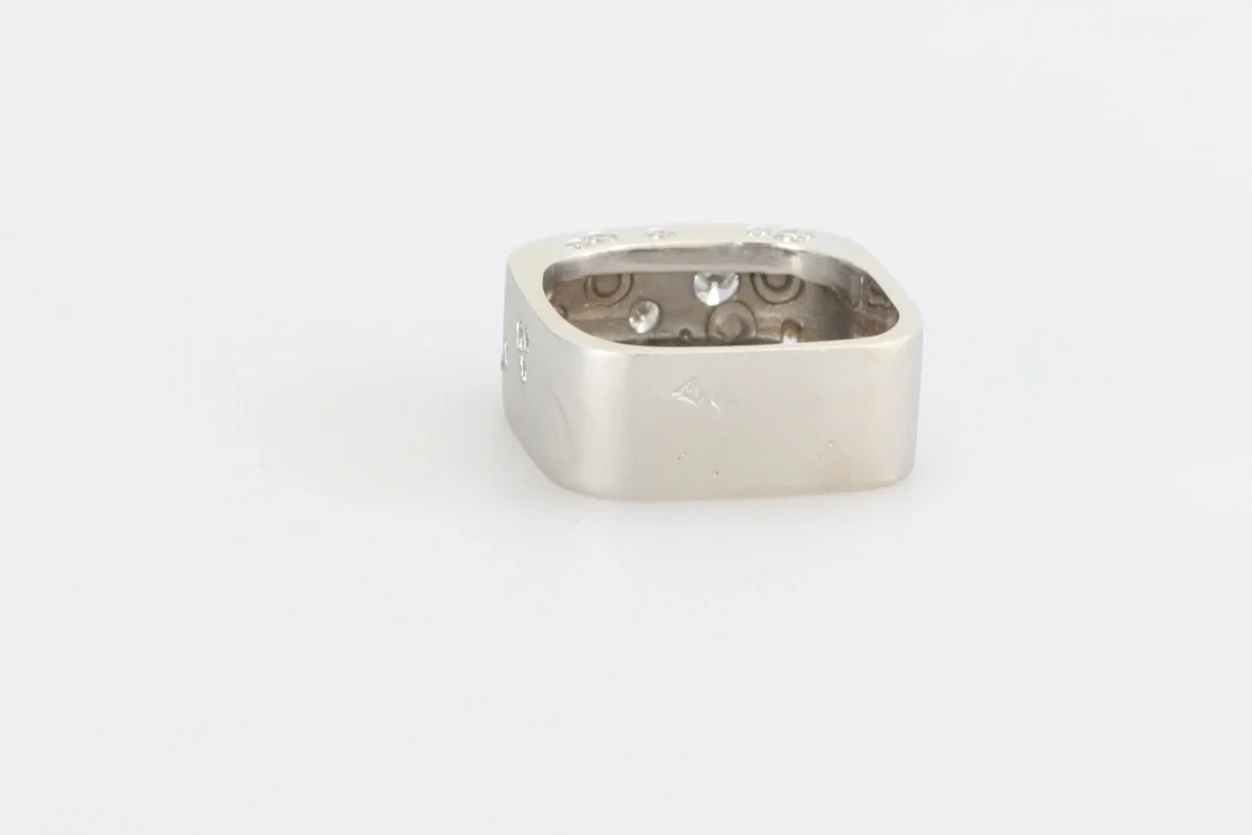 Turntable image 48