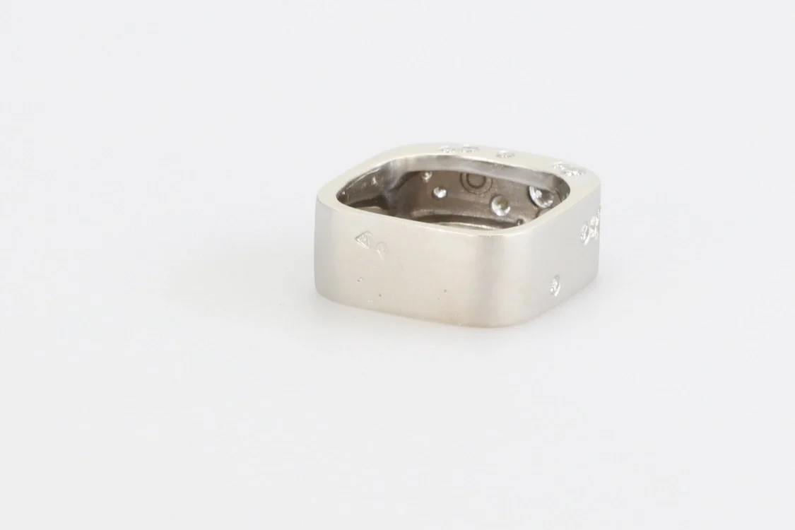 Turntable image 38