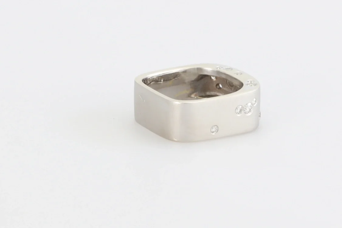 Turntable image 30