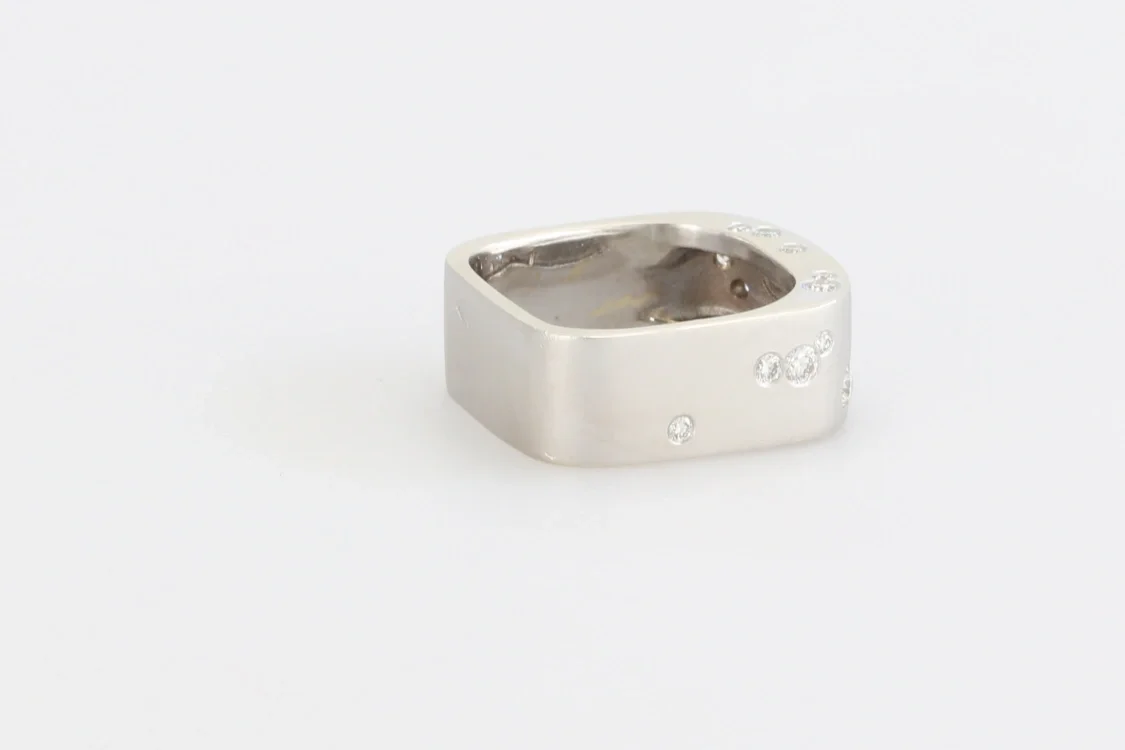 Turntable image 28