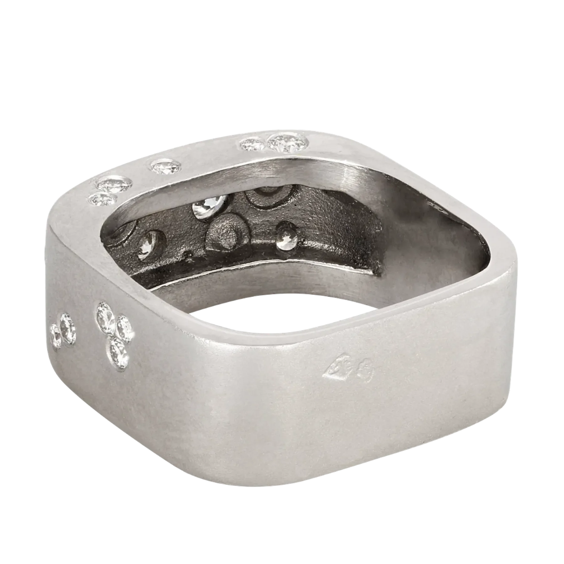 Back image of the Ribbon Large Band White Gold Ring with Diamonds designed by Thierry Vendôme