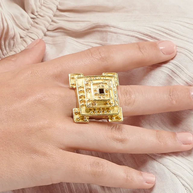 Close up of Tikal Ring lGPB7-Yb9n