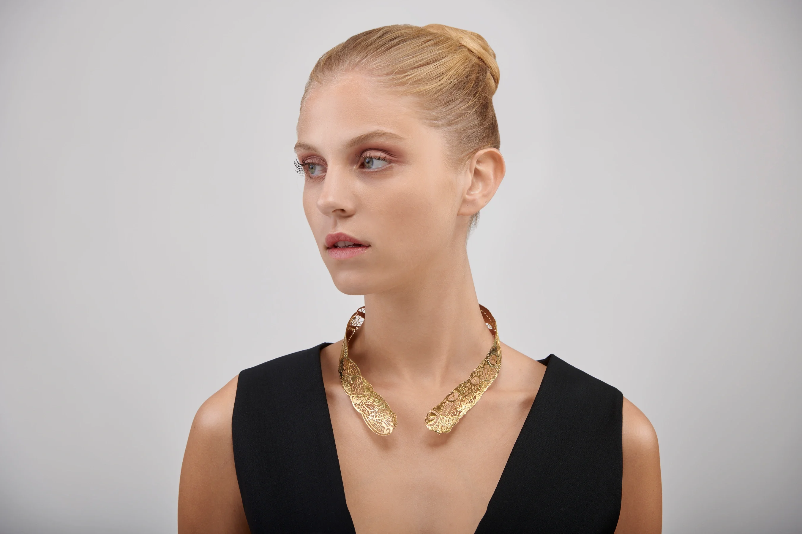 Gold Lace Heart Collar