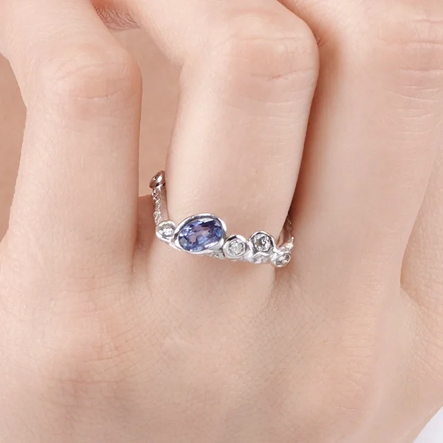 Close up of Eboulis Sapphire and Diamond